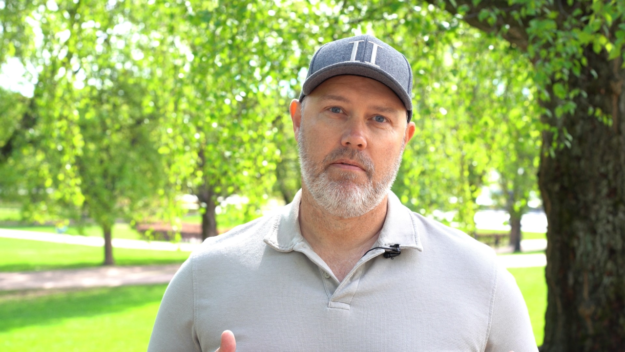 <p>Et ole yksin. Erektio-ongelmat ovat yleinen vaiva. Urologi Morten Andersen ja seksologi Andreas Håheim kohtaavat päivittäin potilaita, joilla on erektiovaikeuksia.</p>